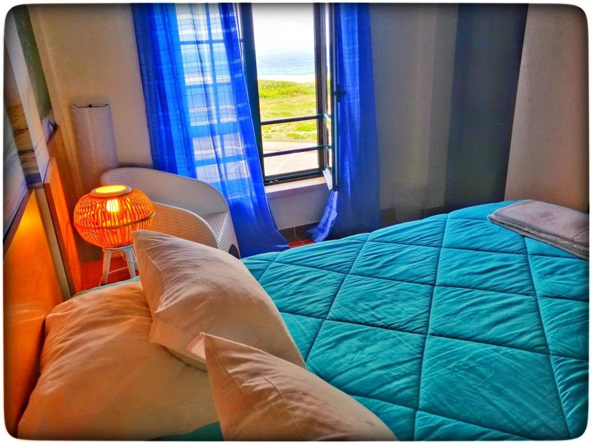 Supertubos Beach Hostel Atouguia Da Baleia Luaran gambar