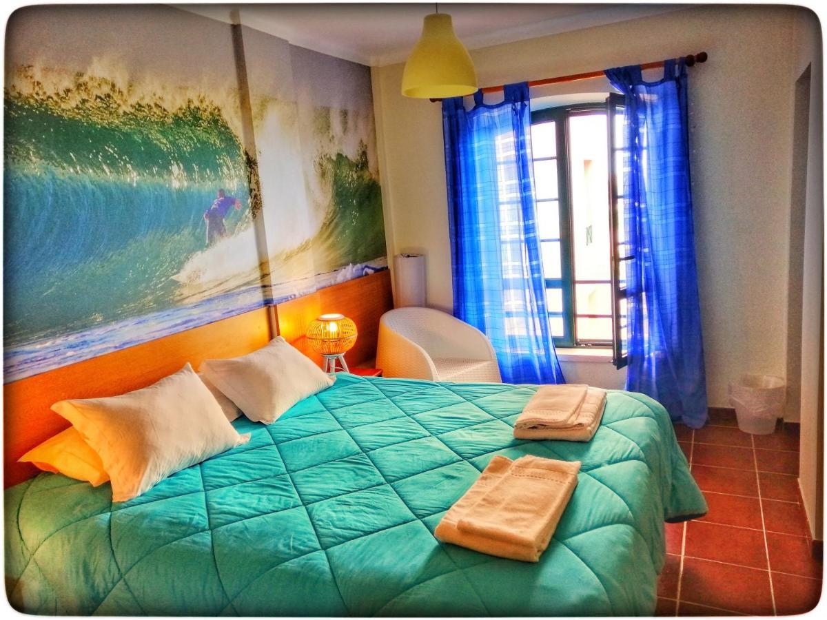Supertubos Beach Hostel Atouguia Da Baleia Luaran gambar