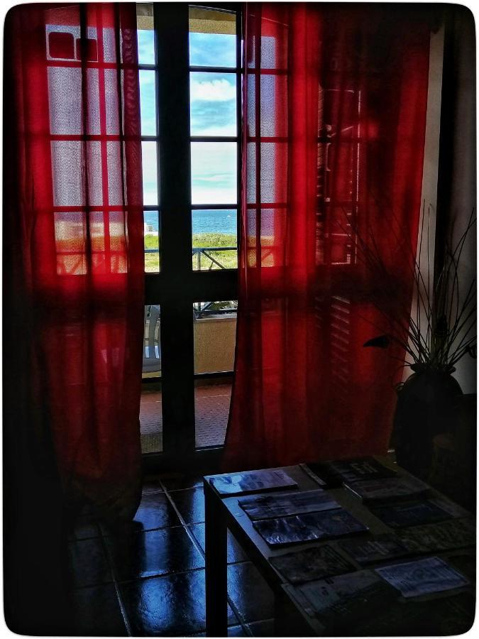 Supertubos Beach Hostel Atouguia Da Baleia Luaran gambar