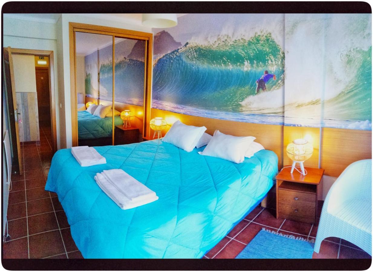 Supertubos Beach Hostel Atouguia Da Baleia Luaran gambar