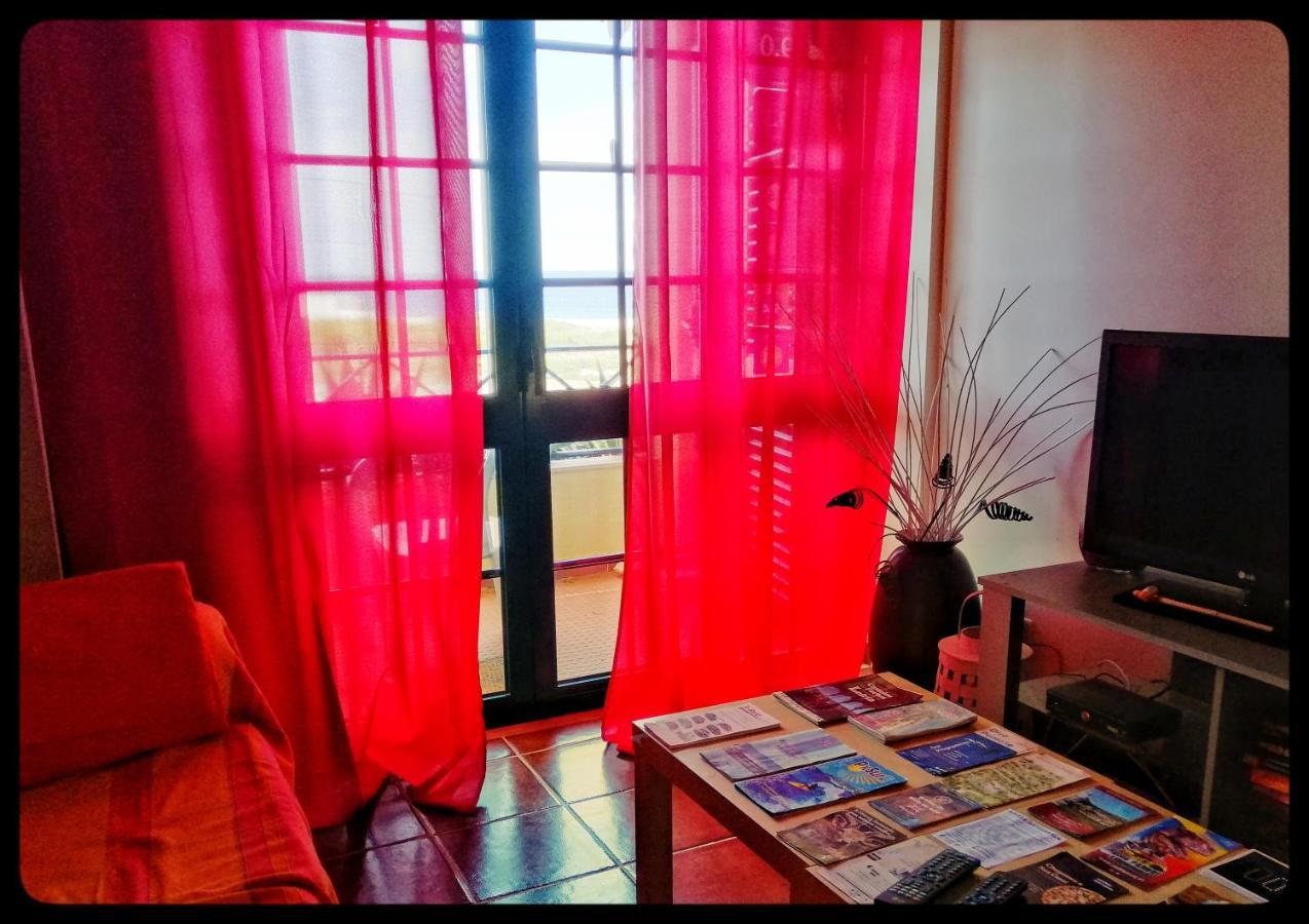 Supertubos Beach Hostel Atouguia Da Baleia Luaran gambar