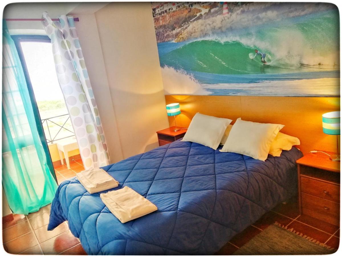 Supertubos Beach Hostel Atouguia Da Baleia Luaran gambar