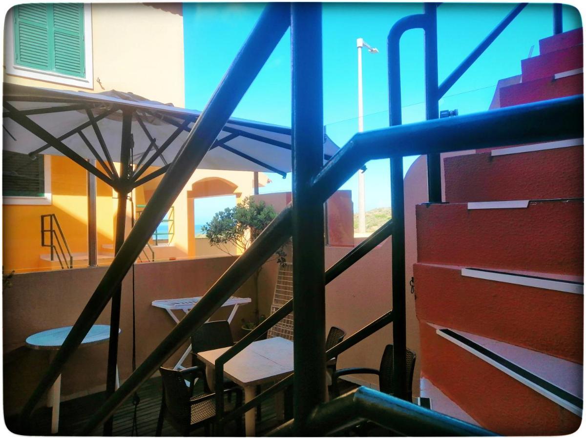 Supertubos Beach Hostel Atouguia Da Baleia Luaran gambar