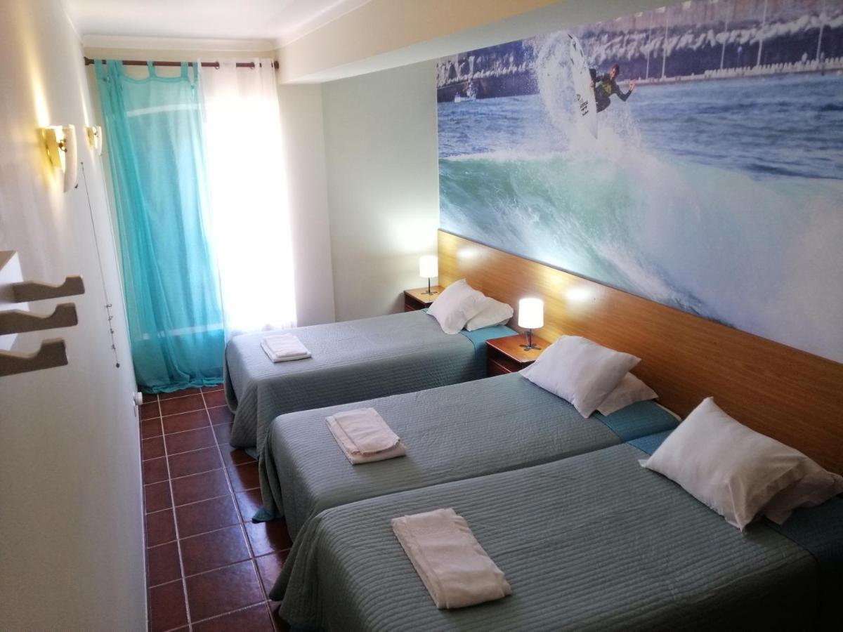 Supertubos Beach Hostel Atouguia Da Baleia Luaran gambar