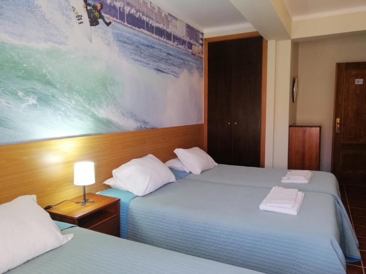 Supertubos Beach Hostel Atouguia Da Baleia Luaran gambar