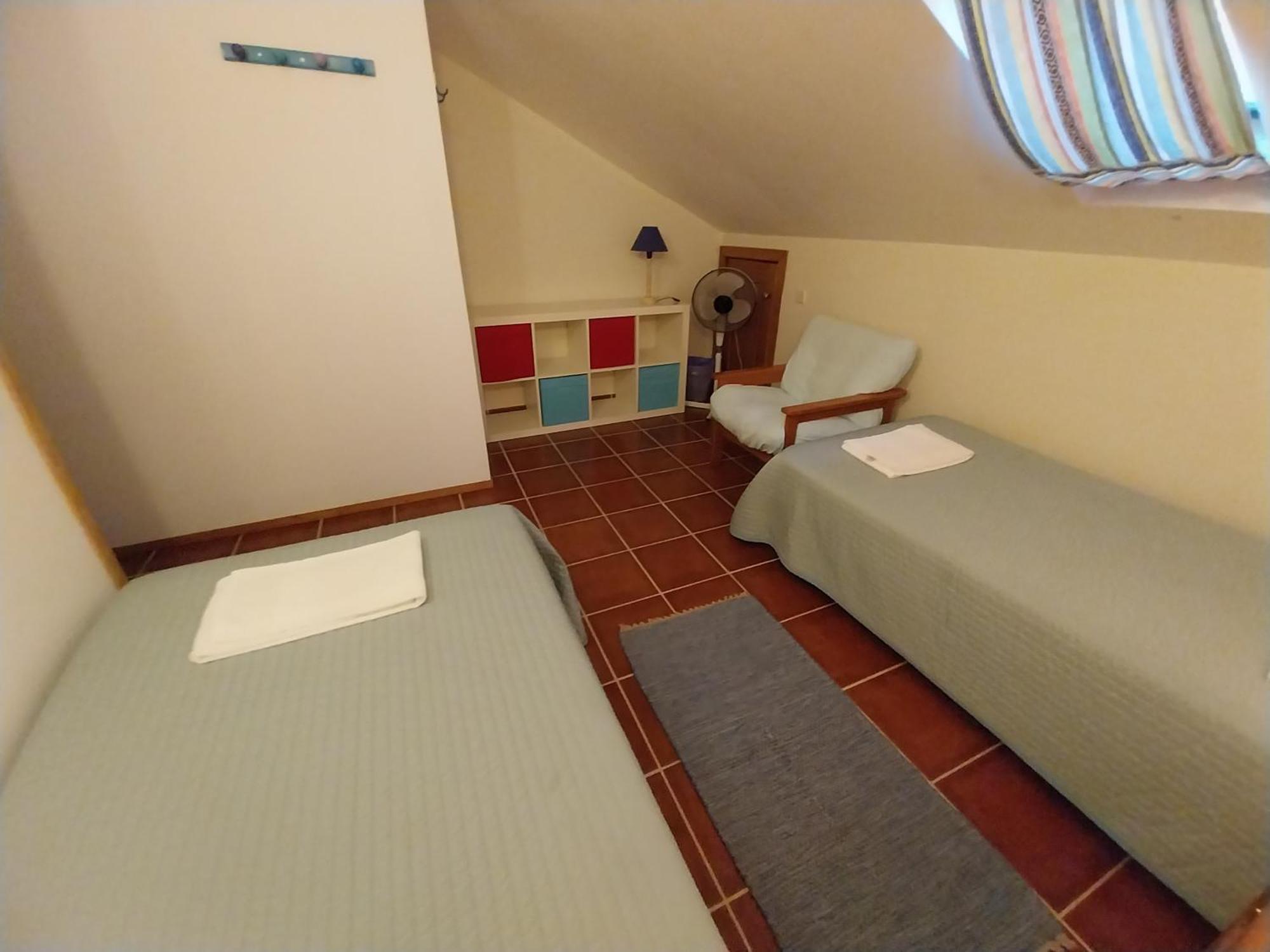 Supertubos Beach Hostel Atouguia Da Baleia Luaran gambar