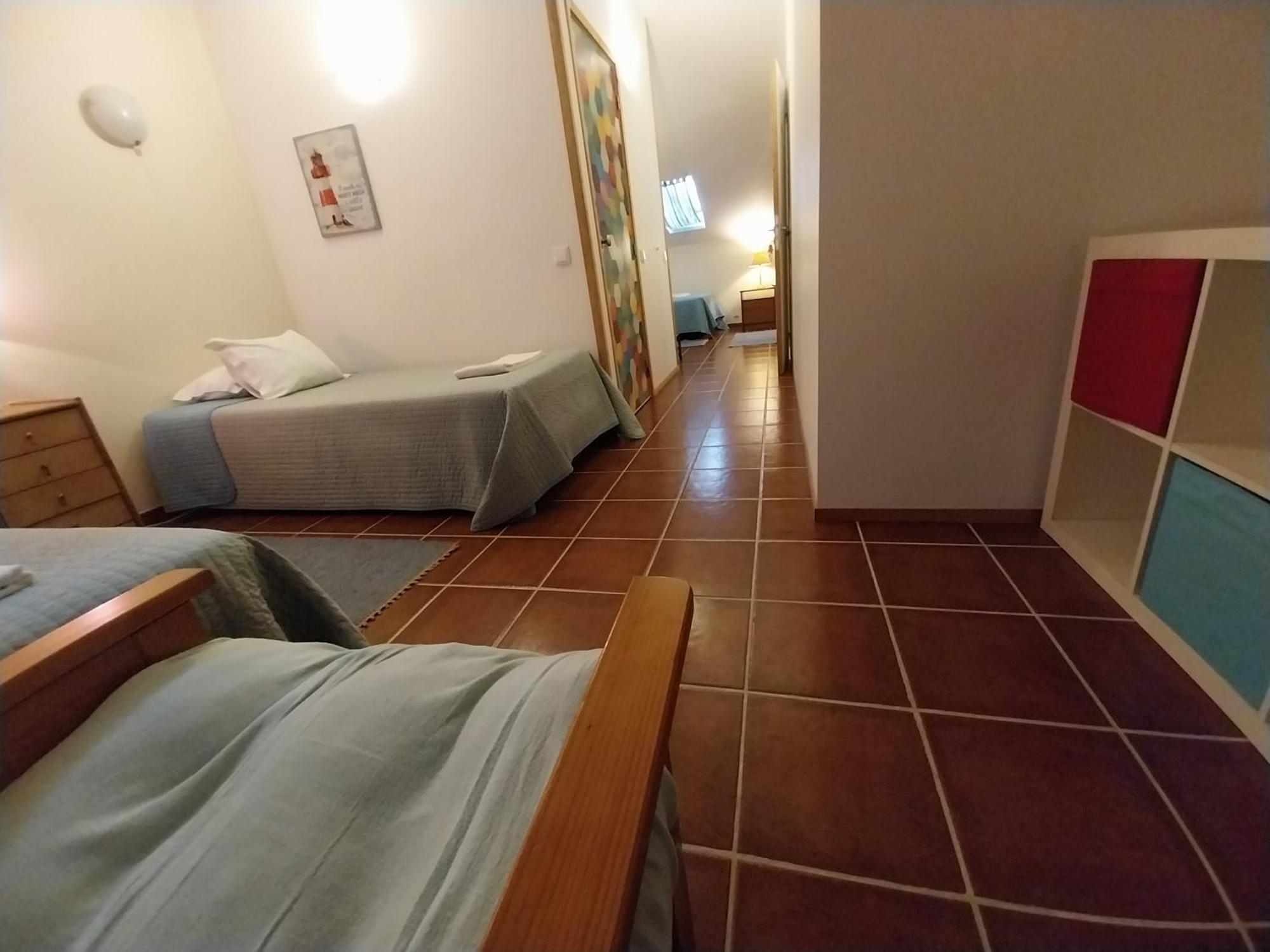Supertubos Beach Hostel Atouguia Da Baleia Luaran gambar