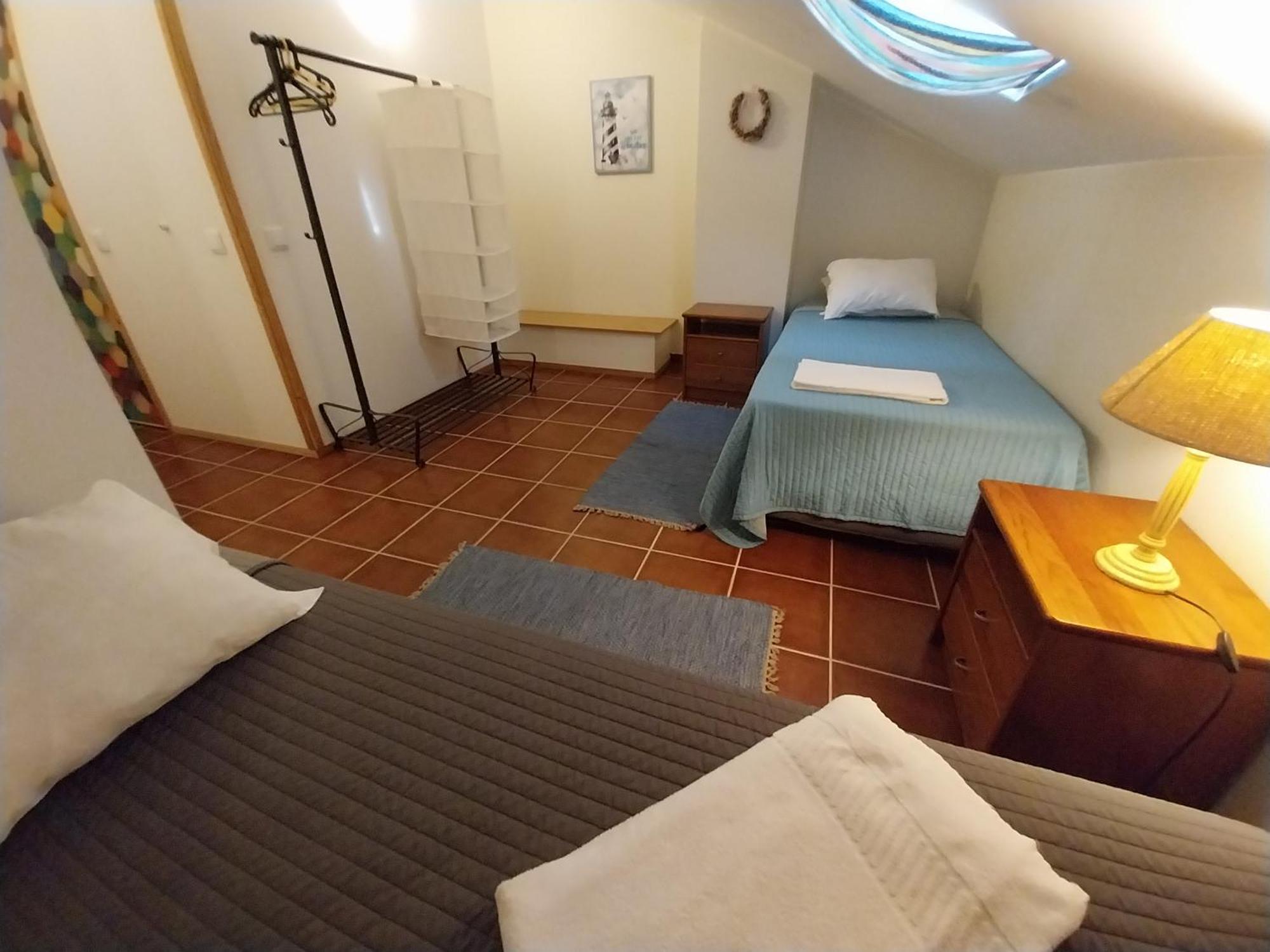 Supertubos Beach Hostel Atouguia Da Baleia Luaran gambar