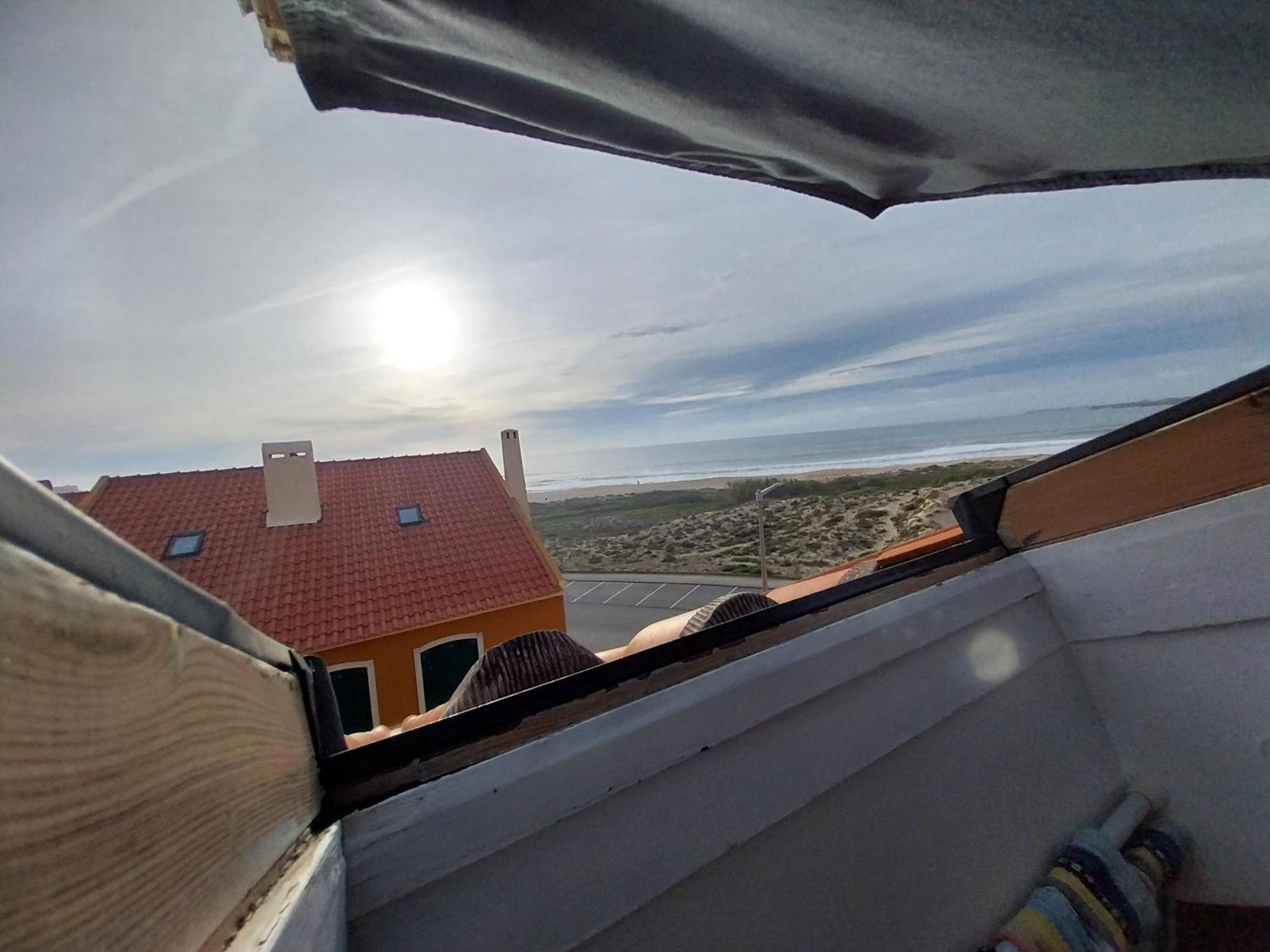 Supertubos Beach Hostel Atouguia Da Baleia Luaran gambar