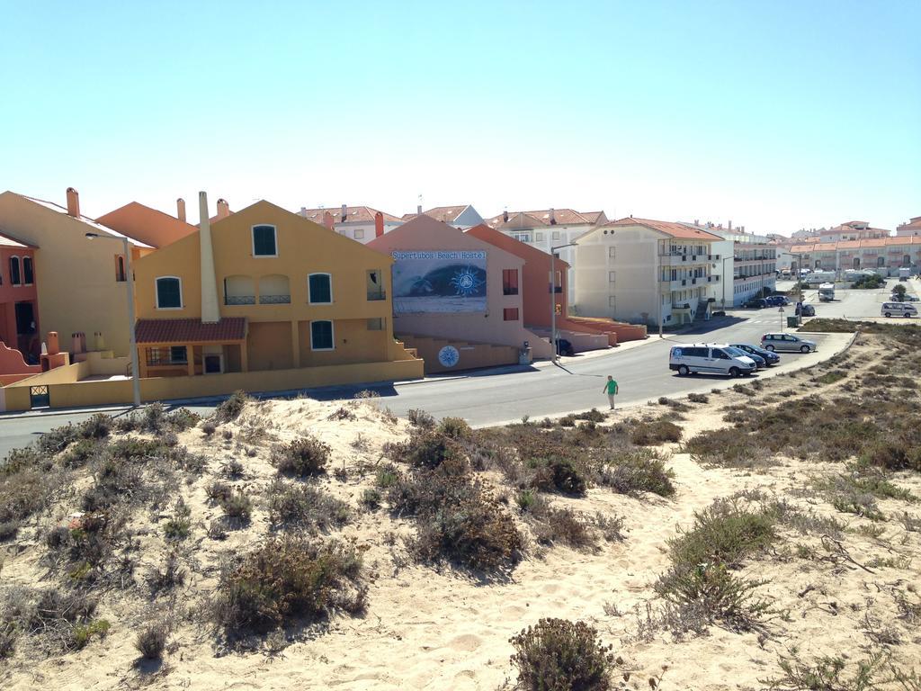 Supertubos Beach Hostel Atouguia Da Baleia Luaran gambar