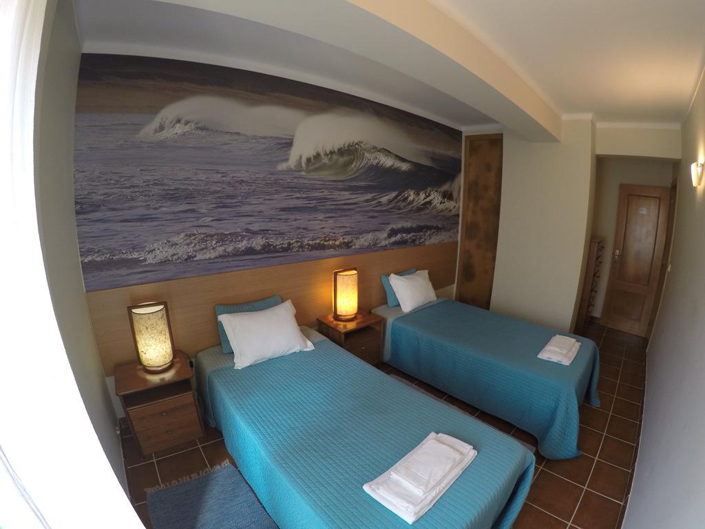 Supertubos Beach Hostel Atouguia Da Baleia Luaran gambar