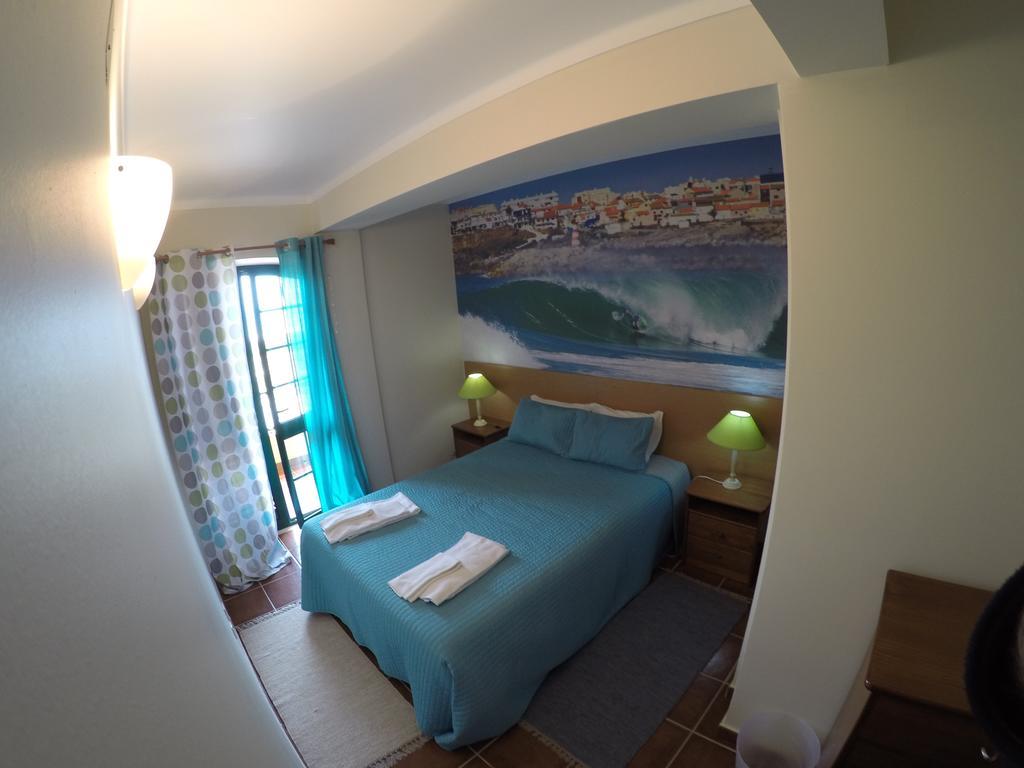 Supertubos Beach Hostel Atouguia Da Baleia Luaran gambar