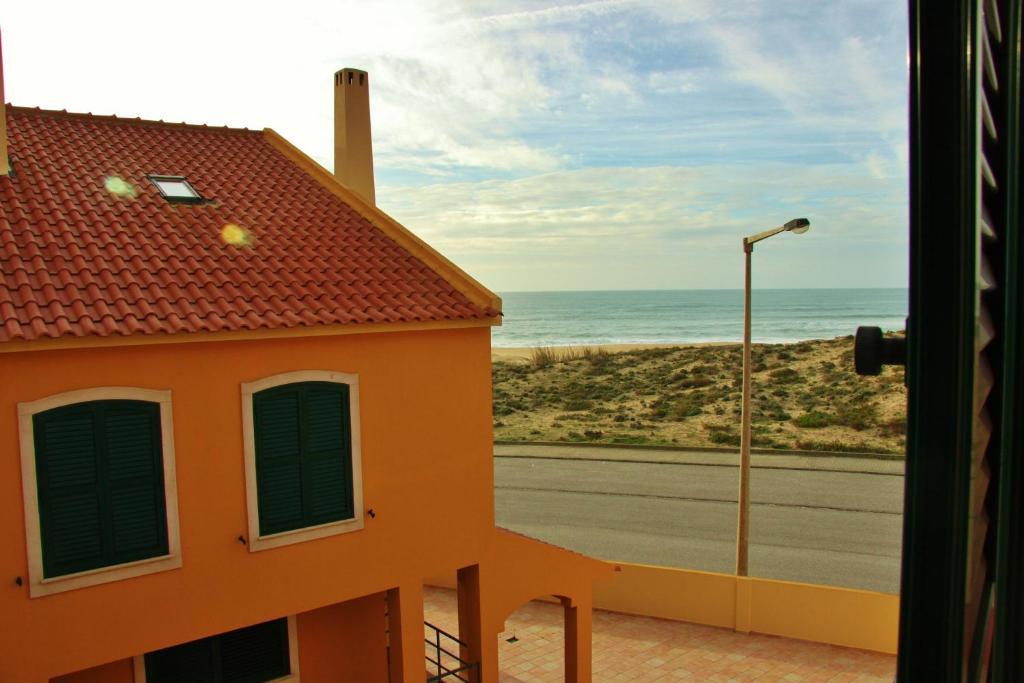 Supertubos Beach Hostel Atouguia Da Baleia Bilik gambar