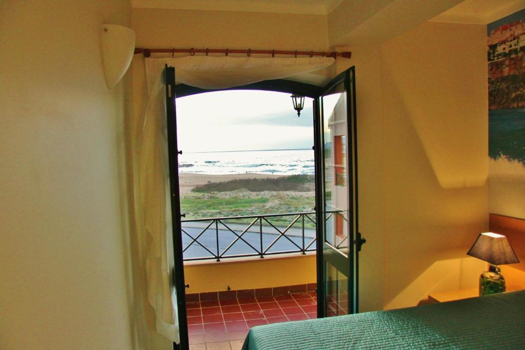 Supertubos Beach Hostel Atouguia Da Baleia Bilik gambar