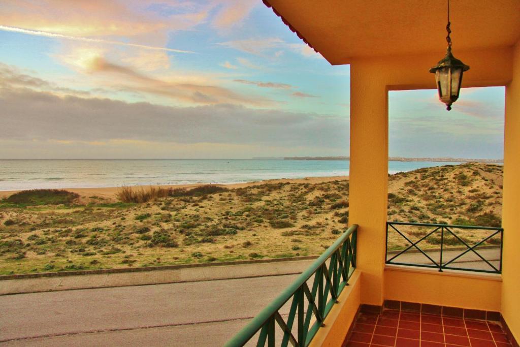 Supertubos Beach Hostel Atouguia Da Baleia Bilik gambar