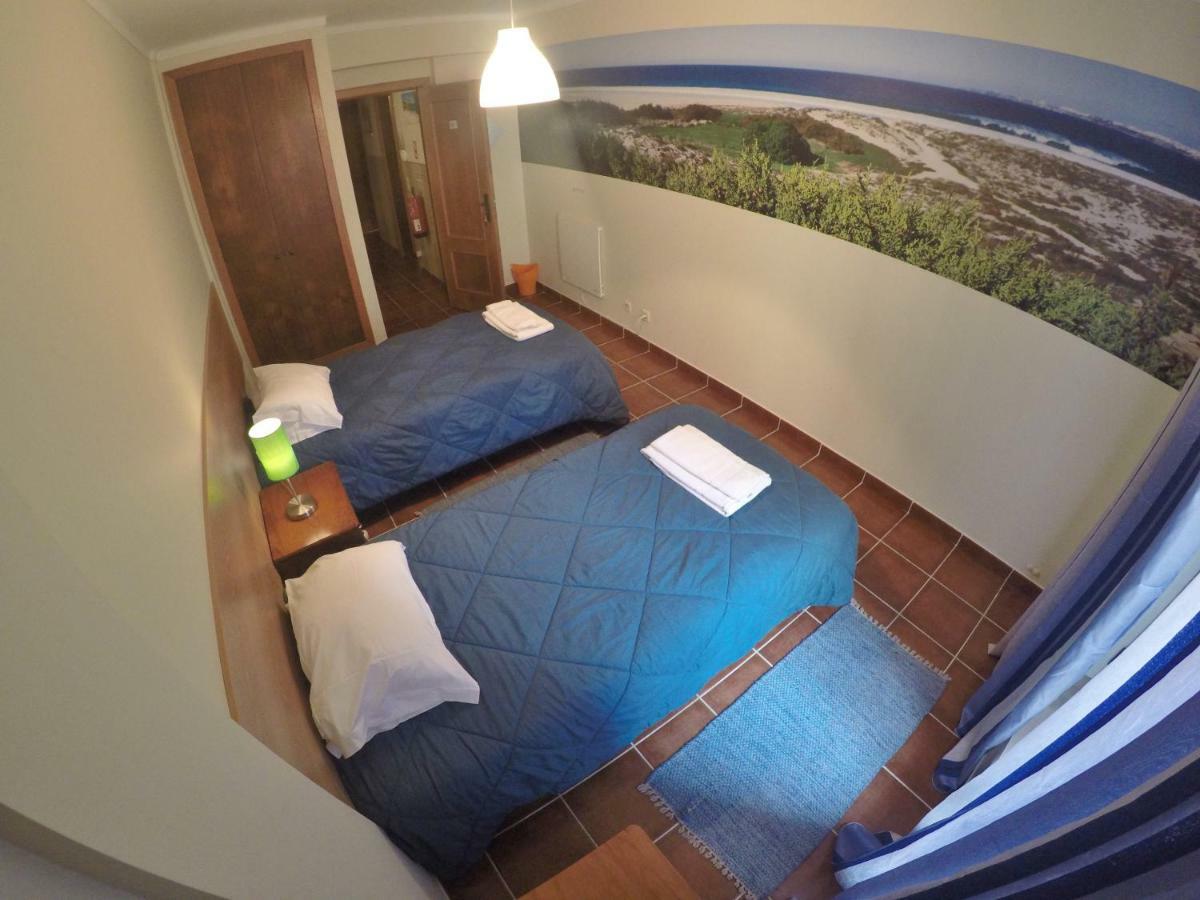 Supertubos Beach Hostel Atouguia Da Baleia Luaran gambar