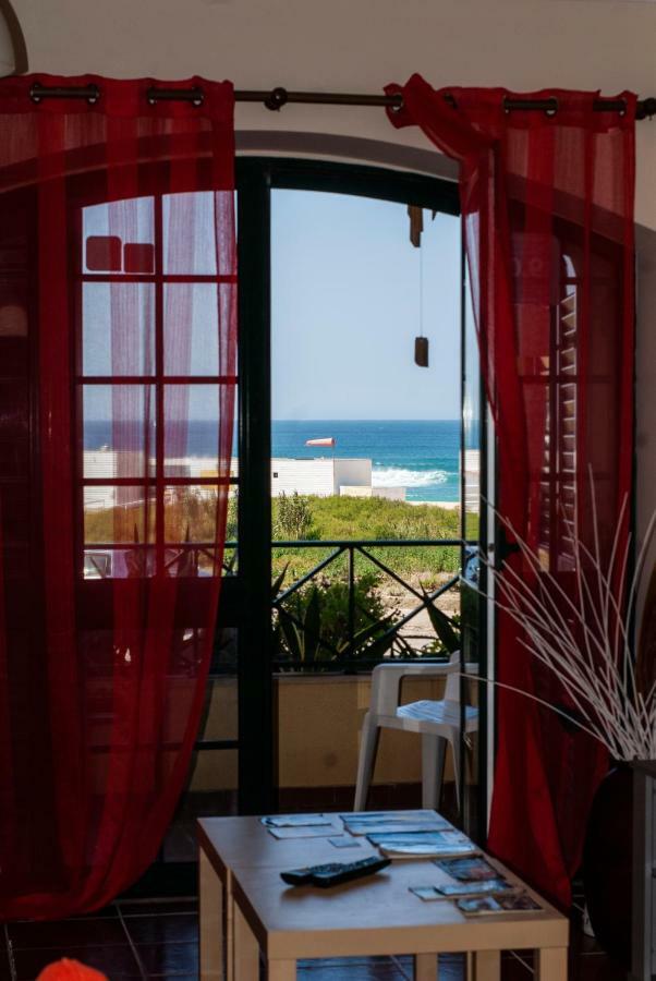 Supertubos Beach Hostel Atouguia Da Baleia Luaran gambar