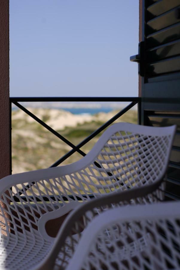 Supertubos Beach Hostel Atouguia Da Baleia Luaran gambar