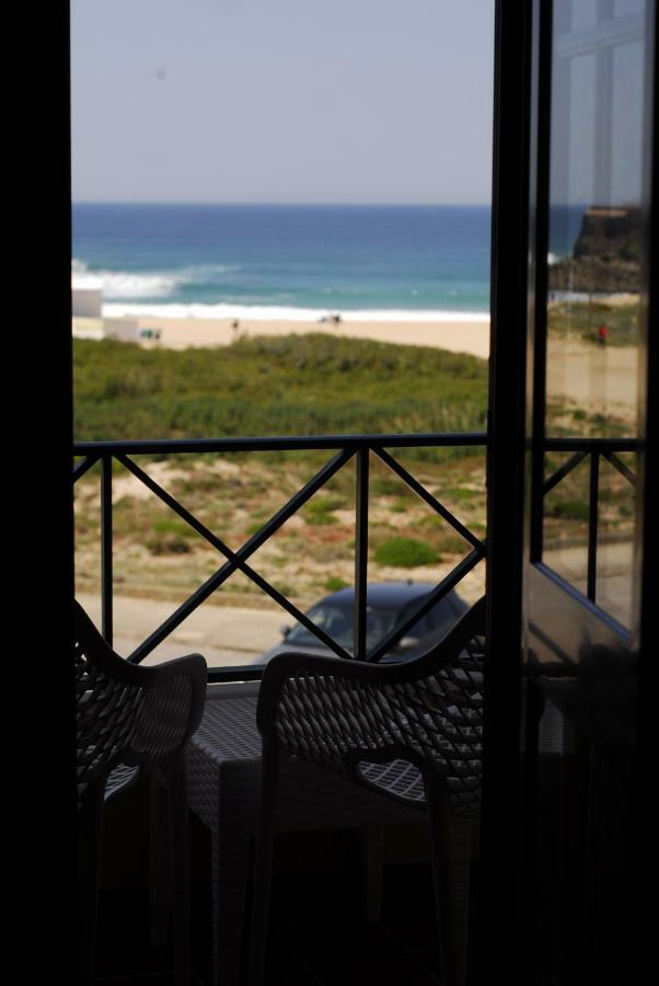 Supertubos Beach Hostel Atouguia Da Baleia Luaran gambar