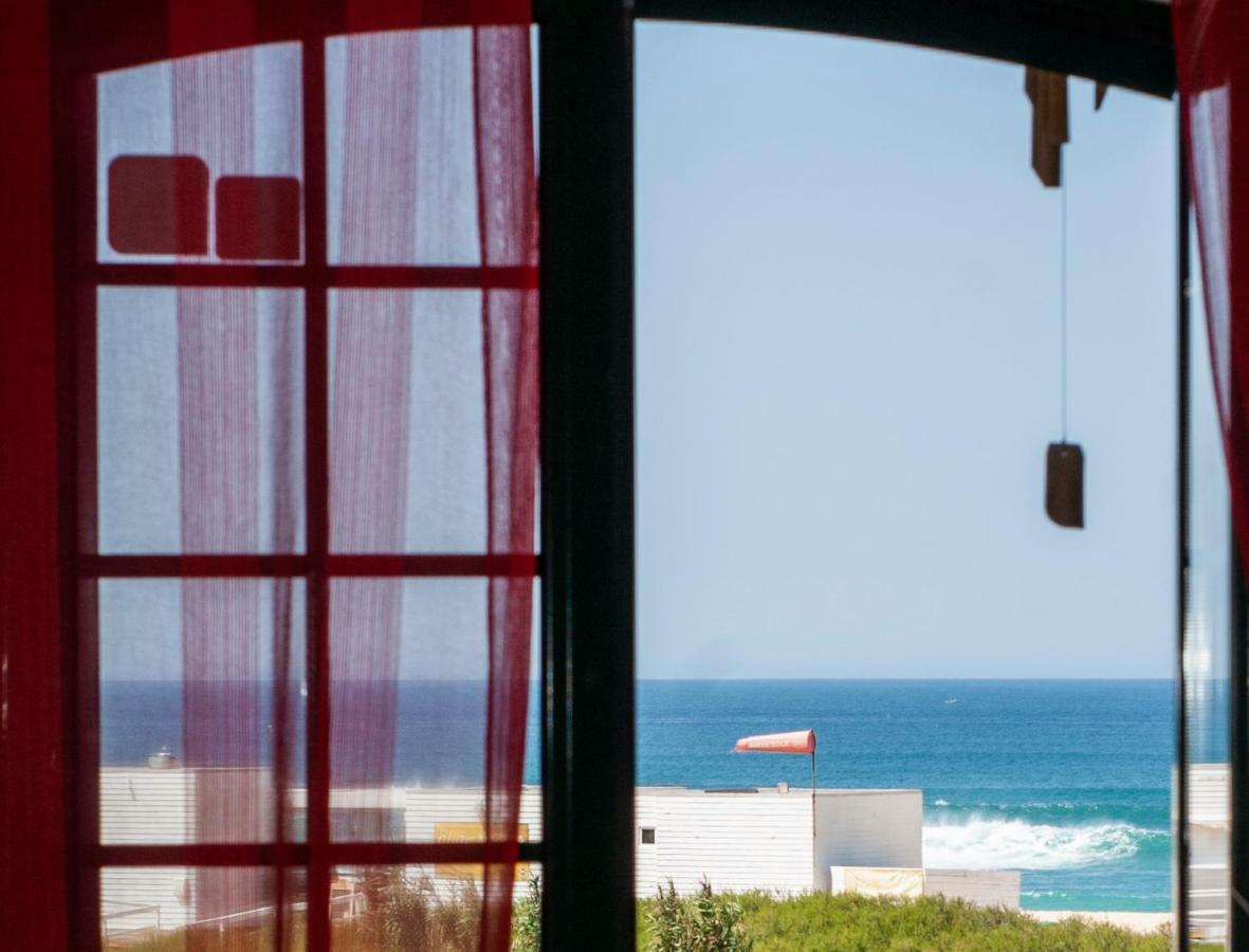 Supertubos Beach Hostel Atouguia Da Baleia Luaran gambar